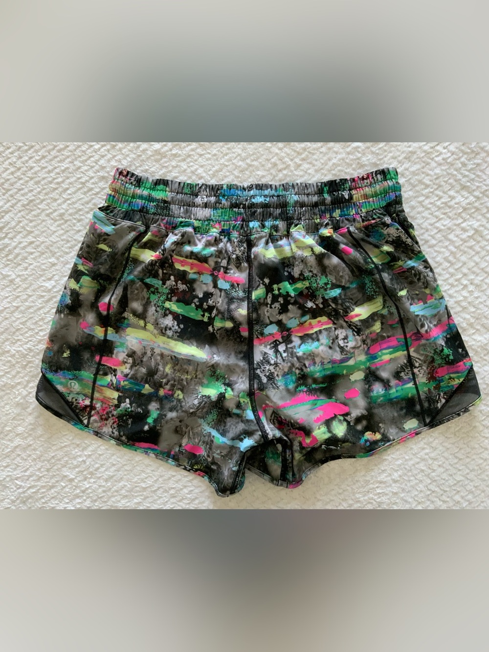 Lululemon Hotty Hot High-Rise Shorts - Picture 6 of 12